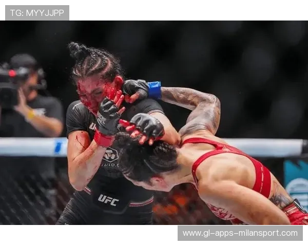 UFC快速缠斗结束战斗：激战瞬间背后的战术与激情