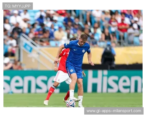 本菲卡奥尔斯内斯迎球爆抽成为进球亮点